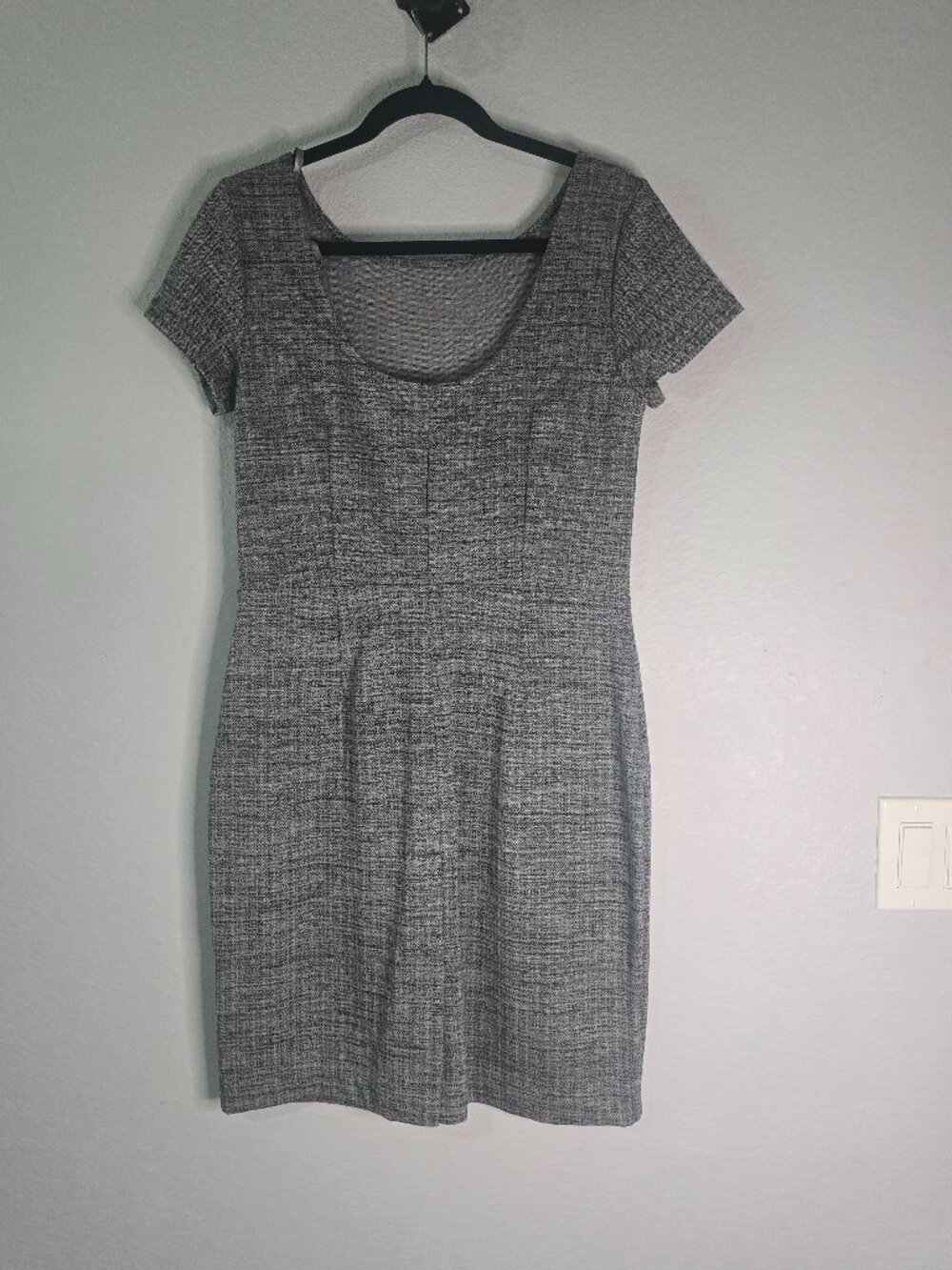 Banana Republic Gray Sheath Dress – Size 6 NWT